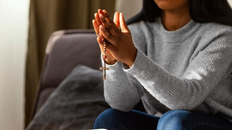 A Oração do Acólito: Encontrando Dignidade e Serviço no Altar da Eucaristia