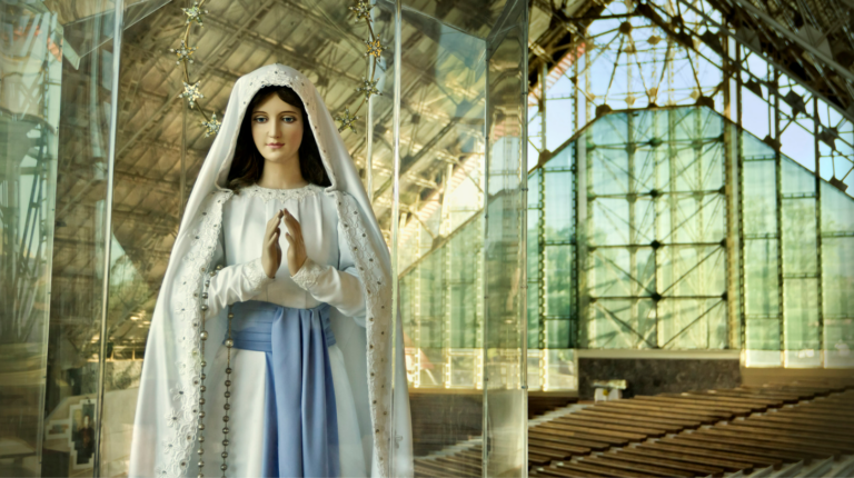 Nossa Senhora de Lourdes: A Virgem Imaculada que Intercede por Nós