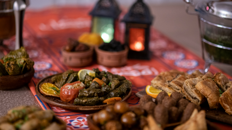 Iftar: O Ritual Sagrado de Quebrar o Jejum durante o Ramadão