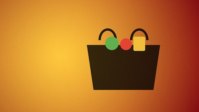 Saco de compras com produtos frescos sobre fundo vermelho e amarelo