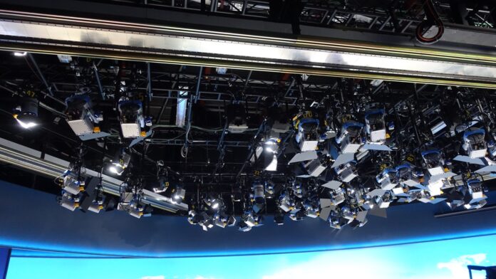 Luzes de um estudio de televisao - imagem ilustrativa do mundo dos reality shows