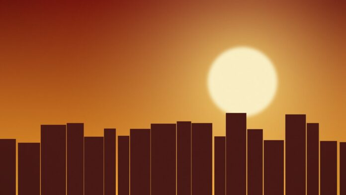 Sol intenso sobre uma cidade durante uma onda de calor em Portugal